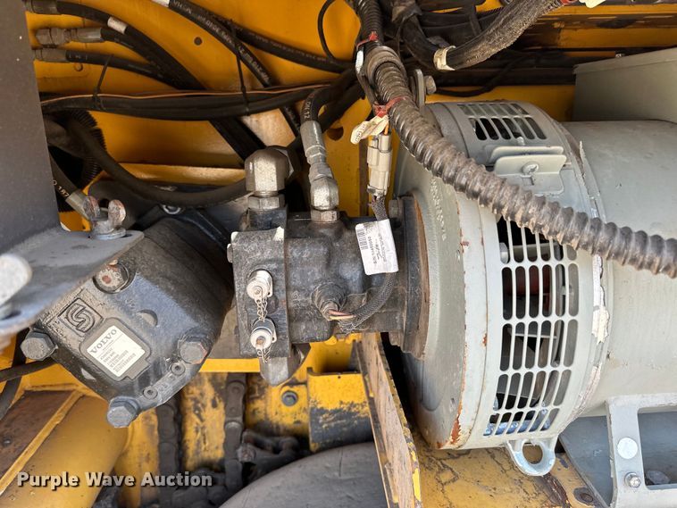 image for item DQ0799 2016 Volvo P7110 paver