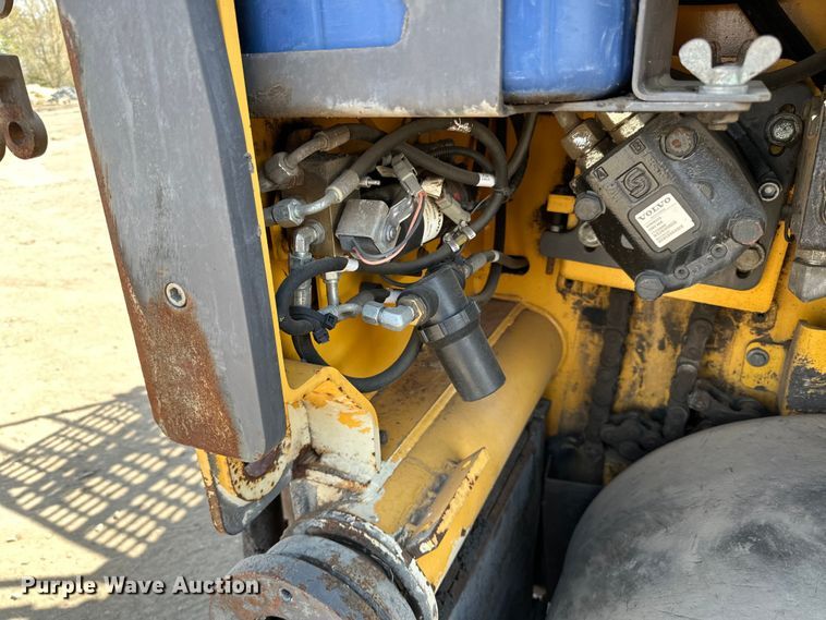 image for item DQ0799 2016 Volvo P7110 paver