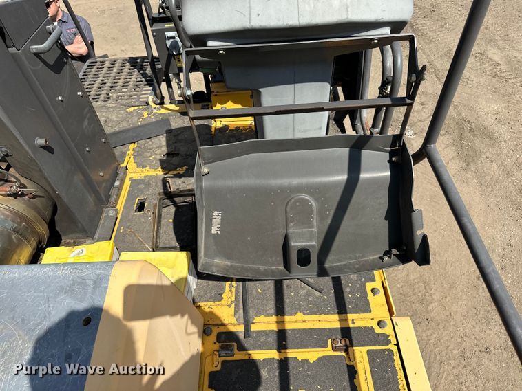 image for item DQ0799 2016 Volvo P7110 paver