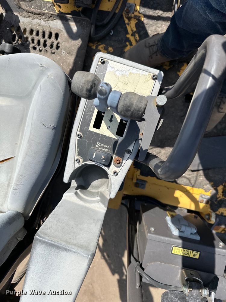 image for item DQ0799 2016 Volvo P7110 paver