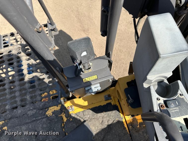 image for item DQ0799 2016 Volvo P7110 paver