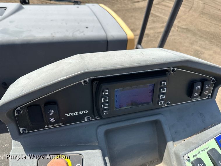 image for item DQ0799 2016 Volvo P7110 paver