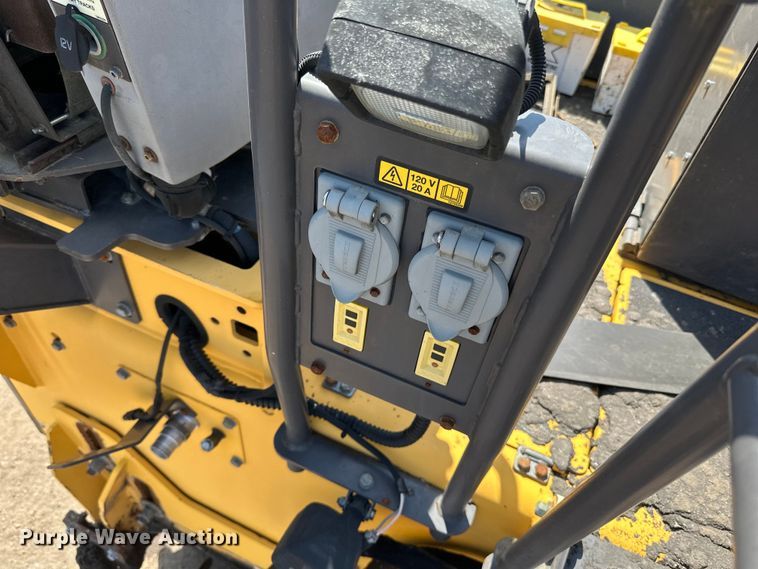 image for item DQ0799 2016 Volvo P7110 paver