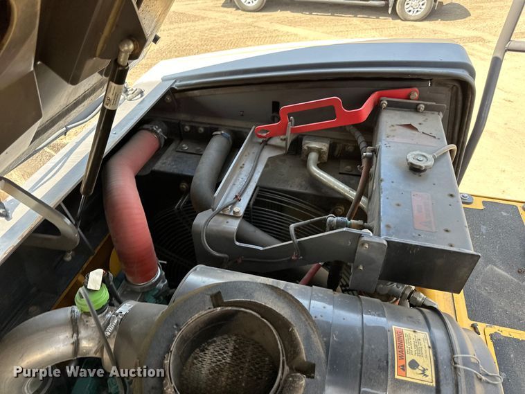 image for item DQ0799 2016 Volvo P7110 paver