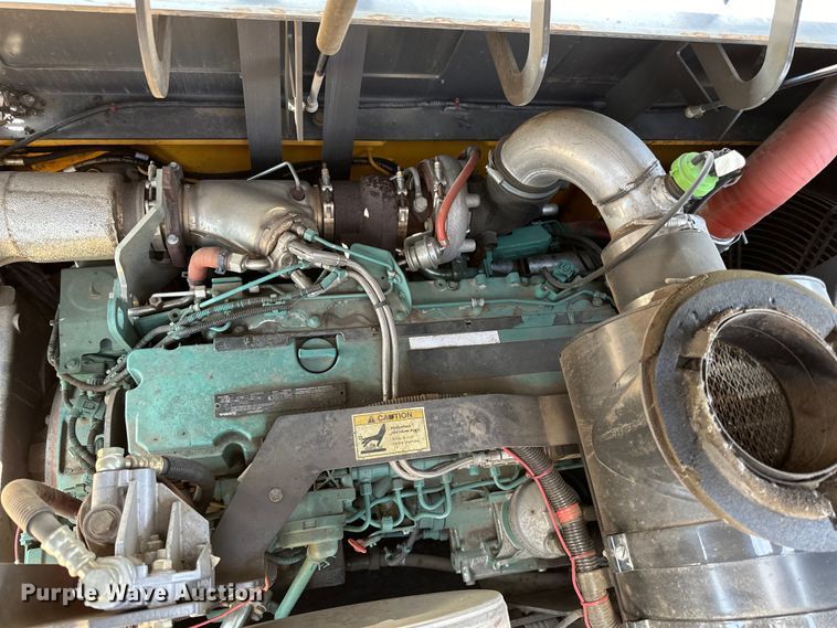 image for item DQ0799 2016 Volvo P7110 paver