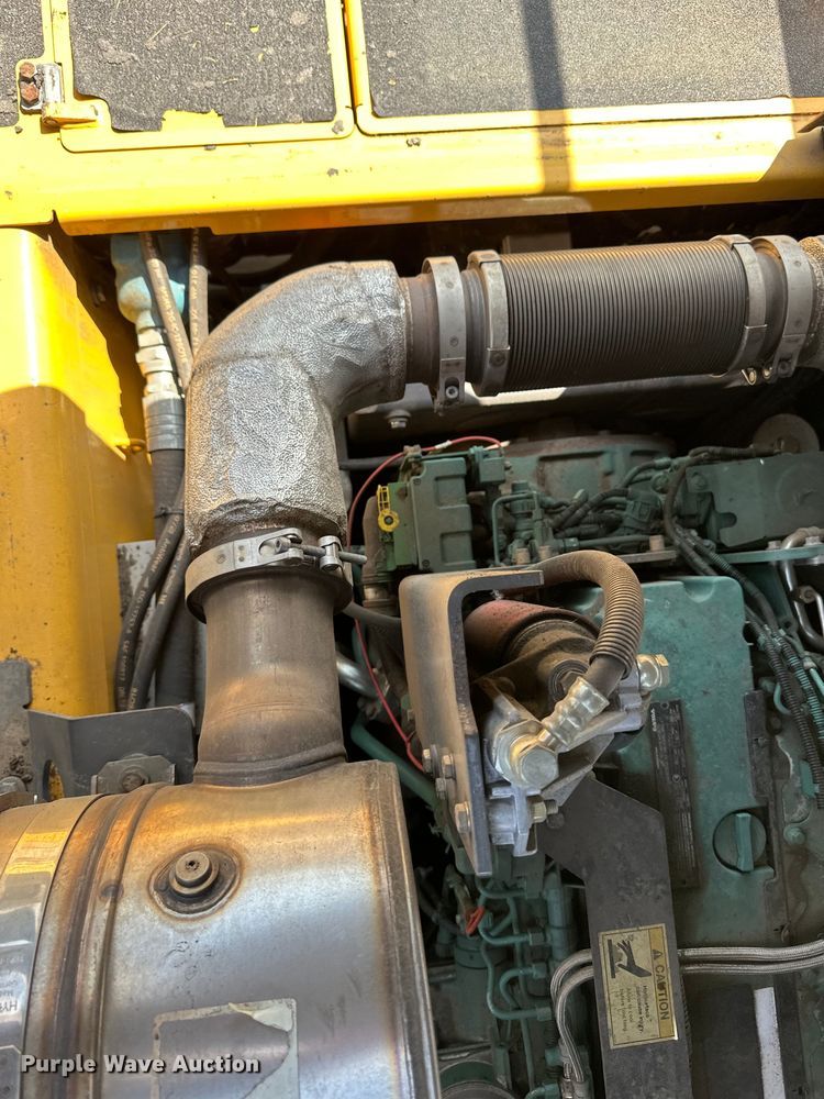 image for item DQ0799 2016 Volvo P7110 paver