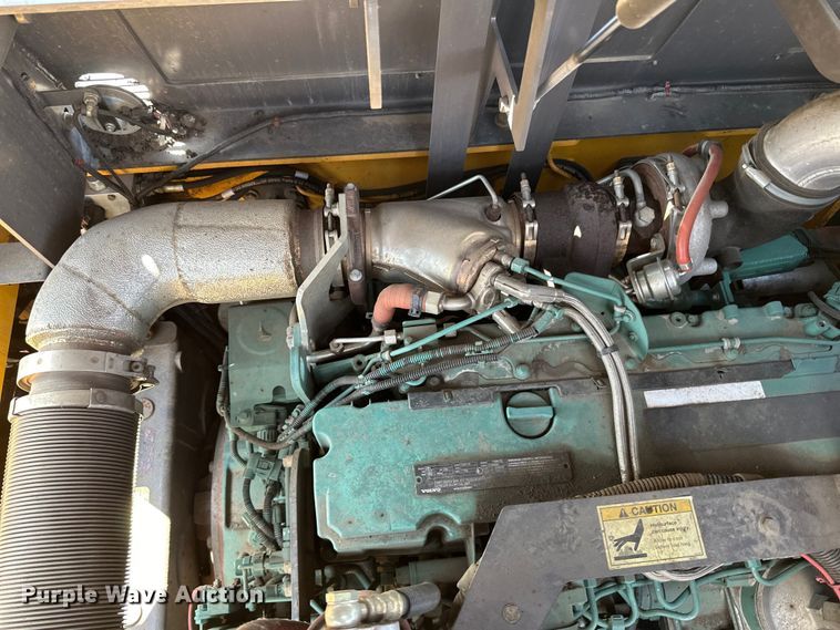 image for item DQ0799 2016 Volvo P7110 paver