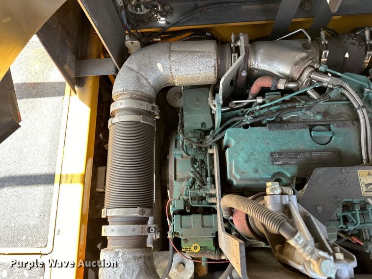 image for item DQ0799 2016 Volvo P7110 paver