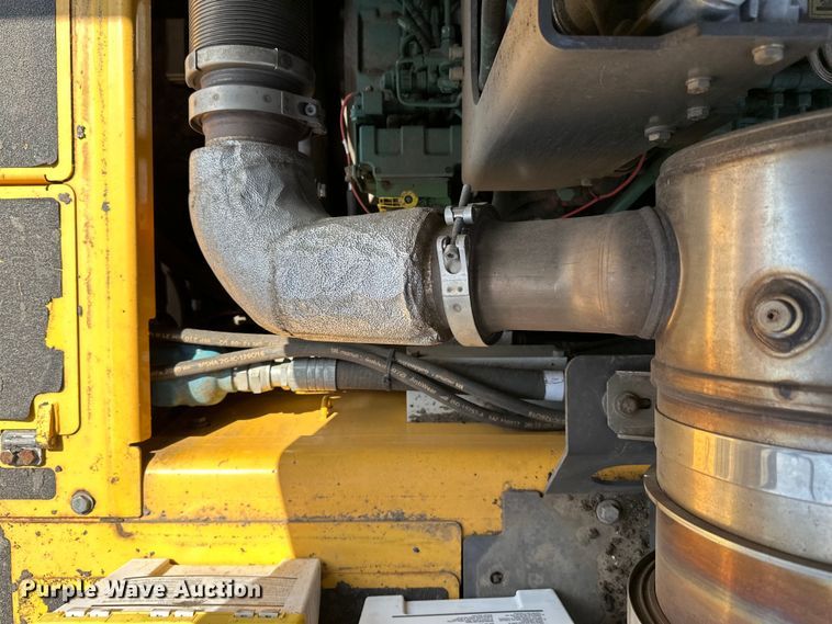 image for item DQ0799 2016 Volvo P7110 paver