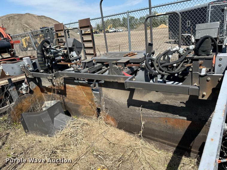 image for item DQ0799 2016 Volvo P7110 paver