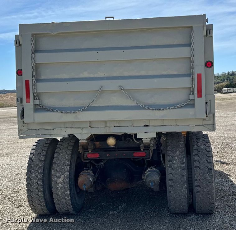 image for item DQ0811 1994 Ford  LT8000 dump truck