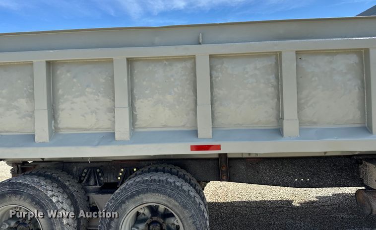 image for item DQ0811 1994 Ford  LT8000 dump truck
