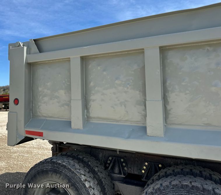 image for item DQ0811 1994 Ford  LT8000 dump truck