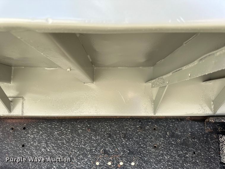 image for item DQ0811 1994 Ford  LT8000 dump truck