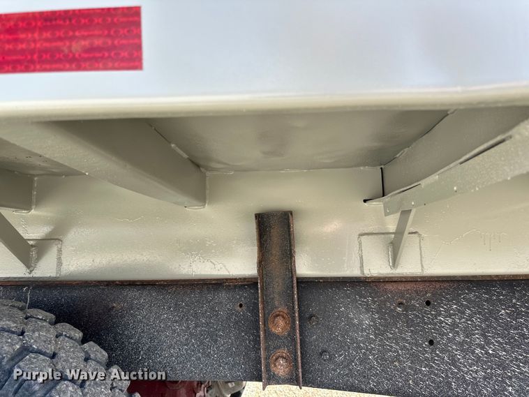 image for item DQ0811 1994 Ford  LT8000 dump truck