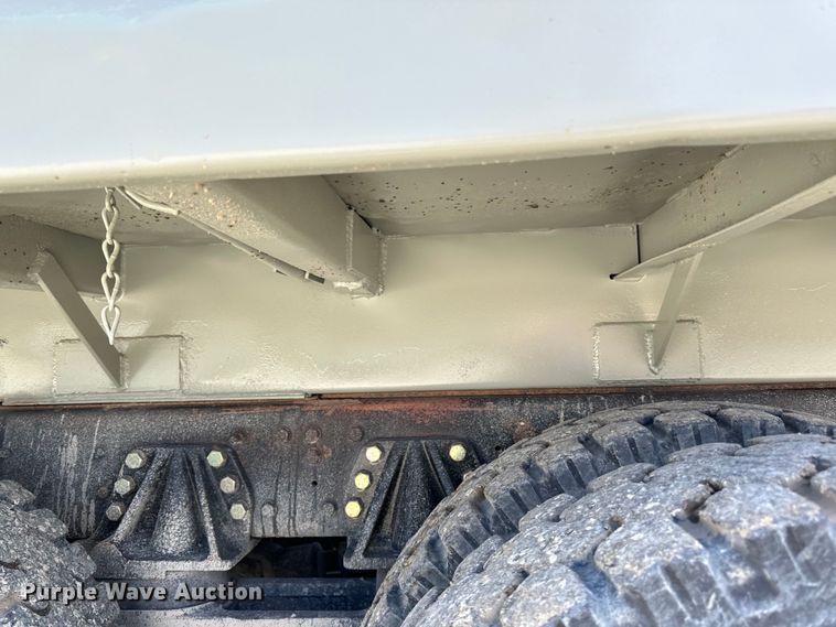 image for item DQ0811 1994 Ford  LT8000 dump truck