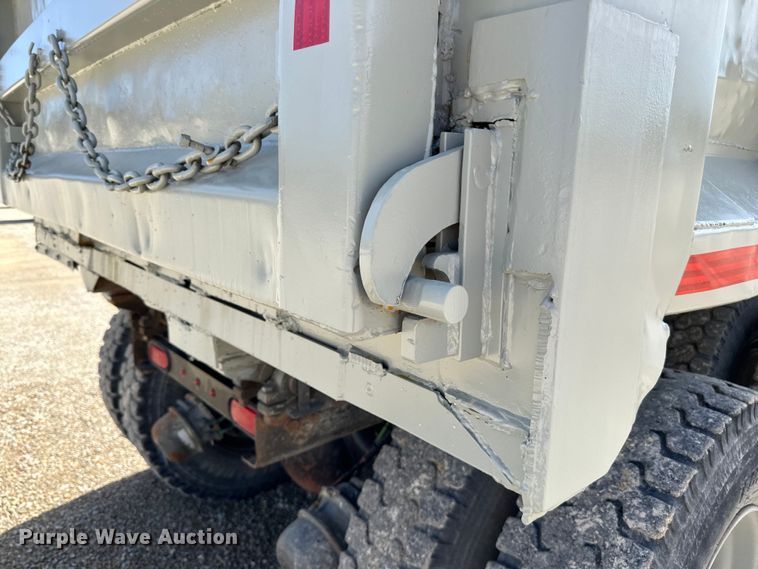 image for item DQ0811 1994 Ford  LT8000 dump truck