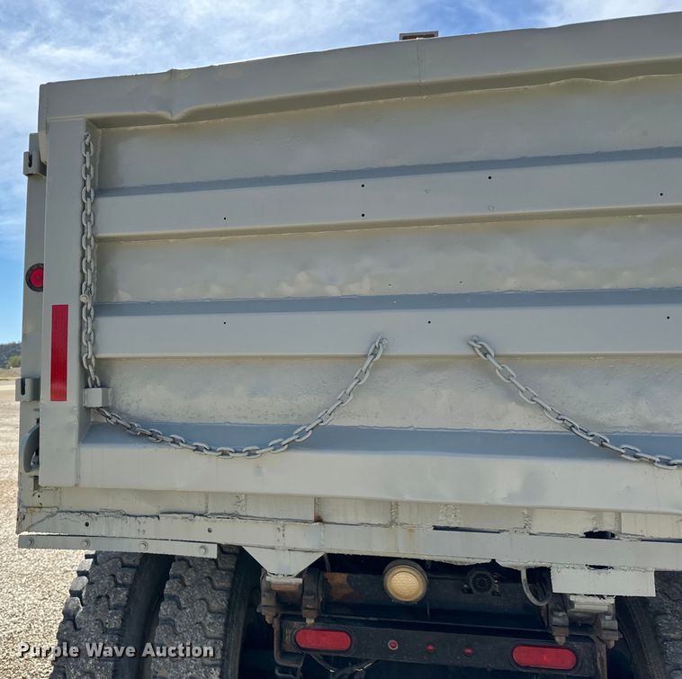 image for item DQ0811 1994 Ford  LT8000 dump truck
