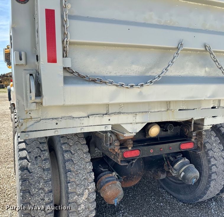 image for item DQ0811 1994 Ford  LT8000 dump truck
