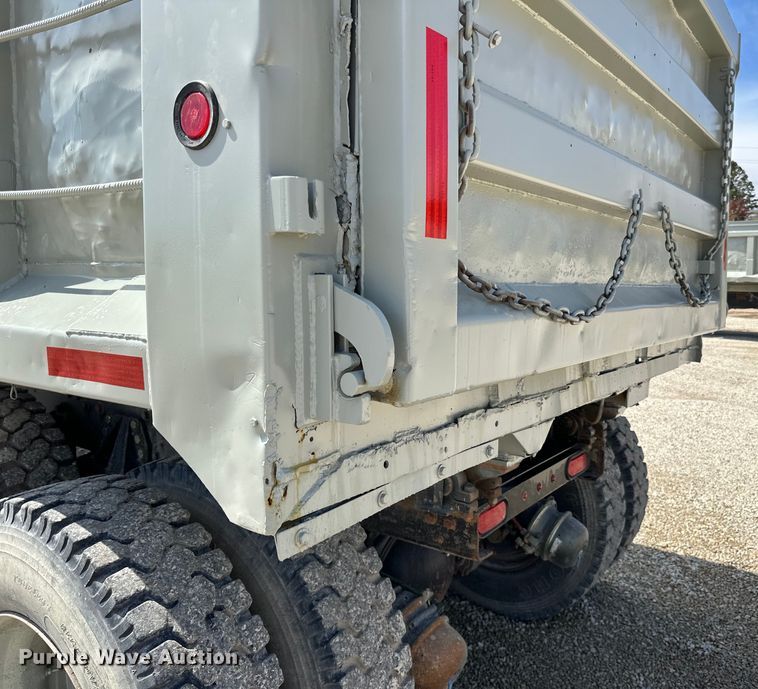 image for item DQ0811 1994 Ford  LT8000 dump truck