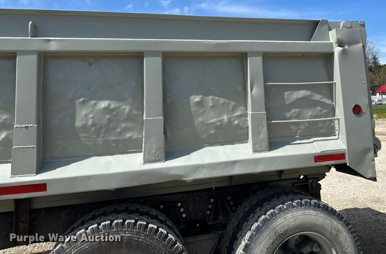 image for item DQ0811 1994 Ford  LT8000 dump truck