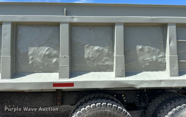 image for item DQ0811 1994 Ford  LT8000 dump truck