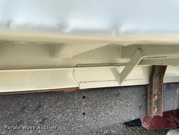 image for item DQ0811 1994 Ford  LT8000 dump truck