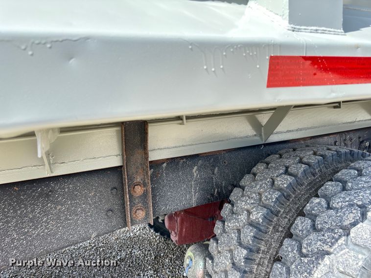 image for item DQ0811 1994 Ford  LT8000 dump truck