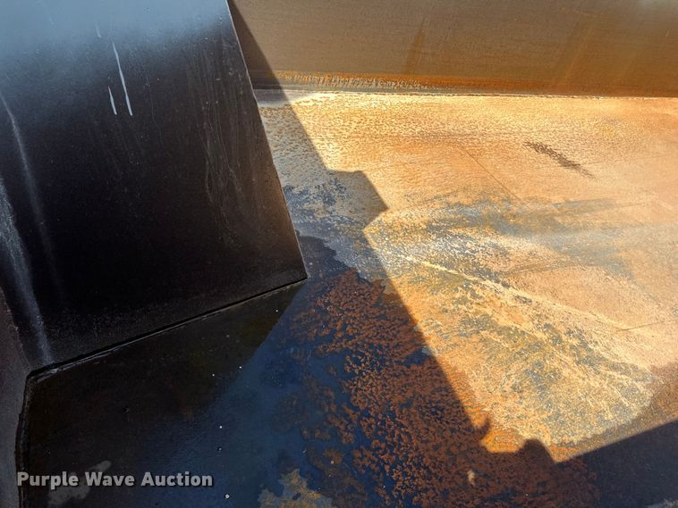 image for item DQ0811 1994 Ford  LT8000 dump truck