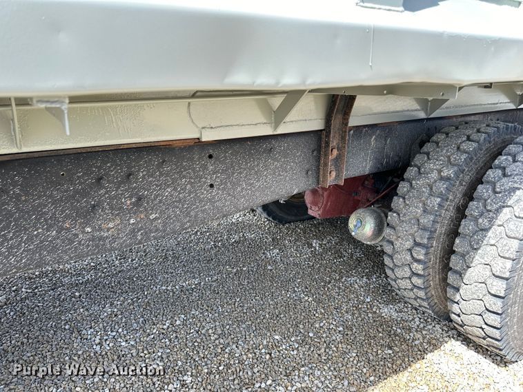 image for item DQ0811 1994 Ford  LT8000 dump truck