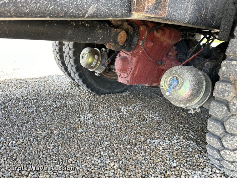 image for item DQ0811 1994 Ford  LT8000 dump truck