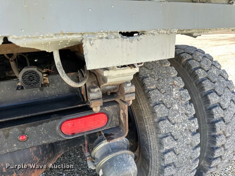 image for item DQ0811 1994 Ford  LT8000 dump truck