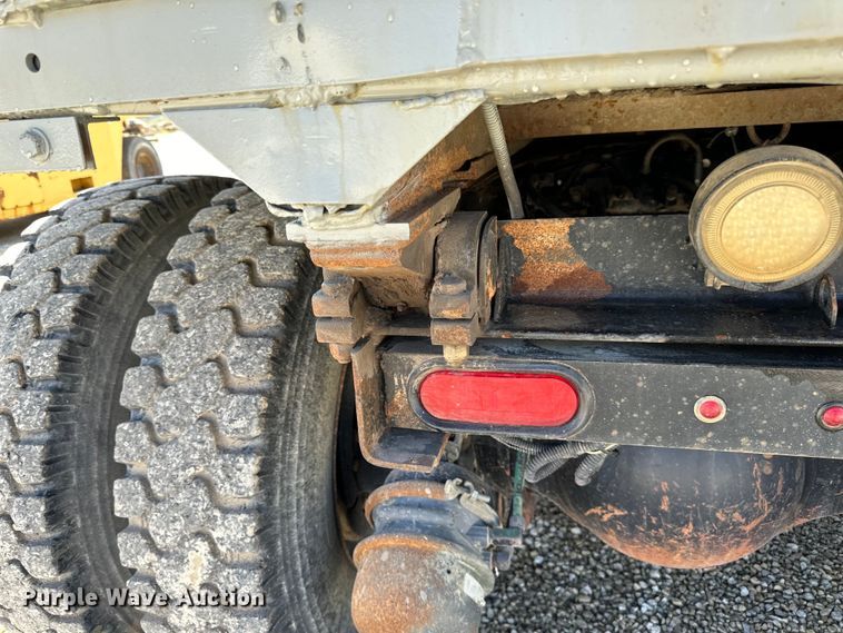 image for item DQ0811 1994 Ford  LT8000 dump truck