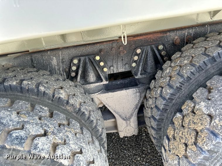 image for item DQ0811 1994 Ford  LT8000 dump truck