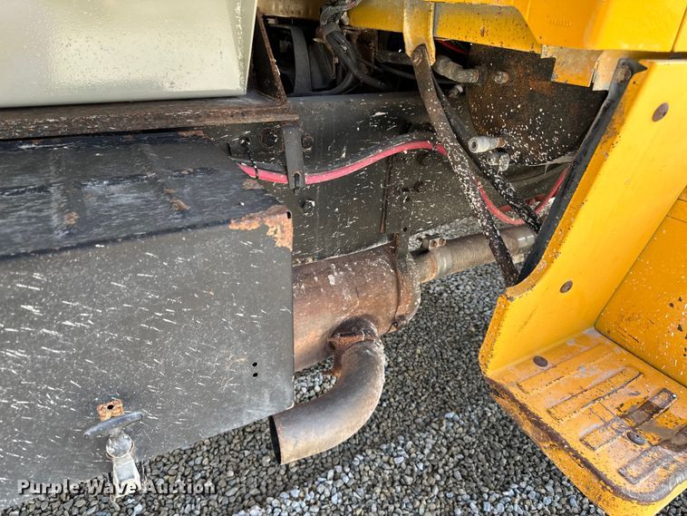 image for item DQ0811 1994 Ford  LT8000 dump truck