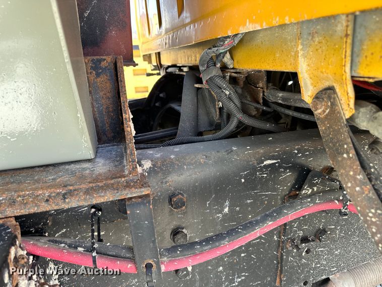 image for item DQ0811 1994 Ford  LT8000 dump truck