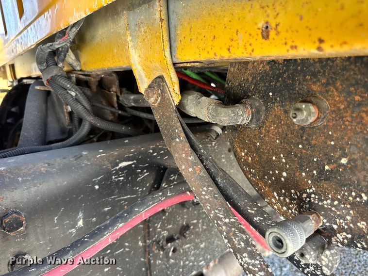 image for item DQ0811 1994 Ford  LT8000 dump truck