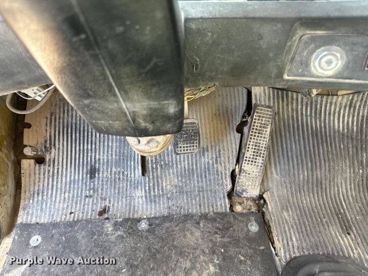 image for item DQ0811 1994 Ford  LT8000 dump truck