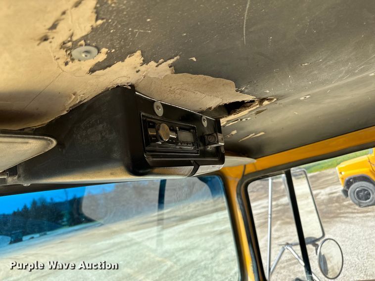 image for item DQ0811 1994 Ford  LT8000 dump truck