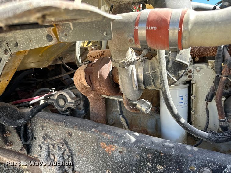 image for item DQ0811 1994 Ford  LT8000 dump truck