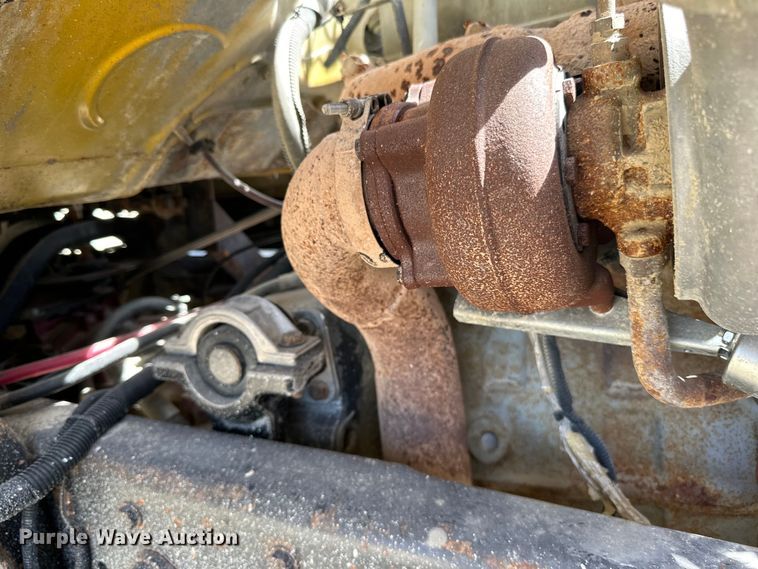 image for item DQ0811 1994 Ford  LT8000 dump truck