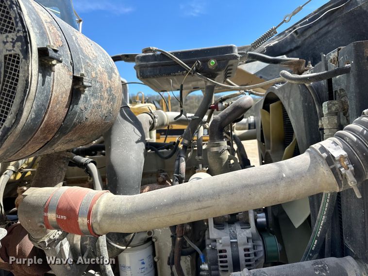 image for item DQ0811 1994 Ford  LT8000 dump truck