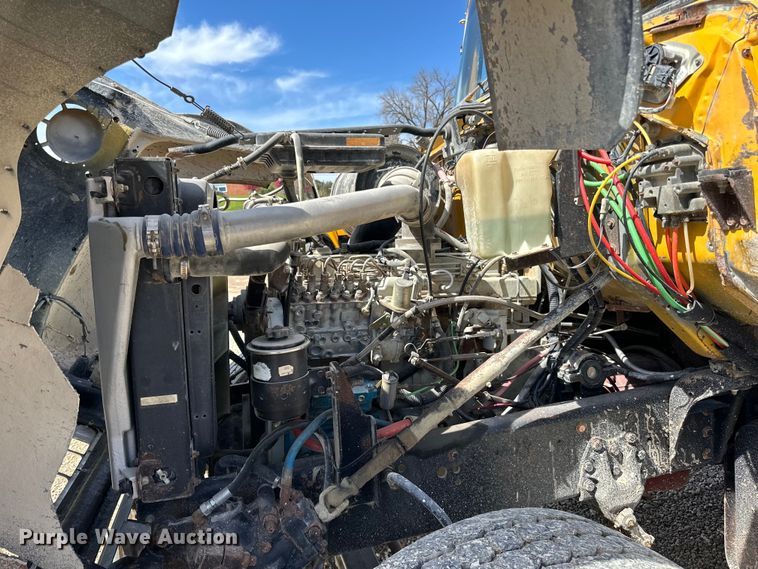 image for item DQ0811 1994 Ford  LT8000 dump truck