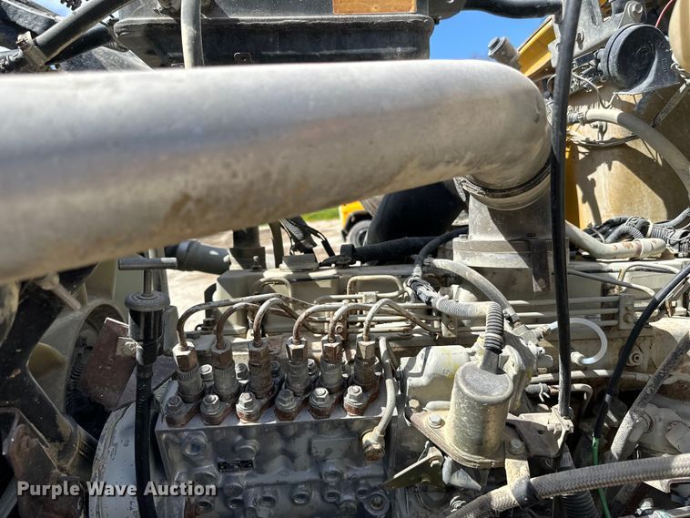 image for item DQ0811 1994 Ford  LT8000 dump truck