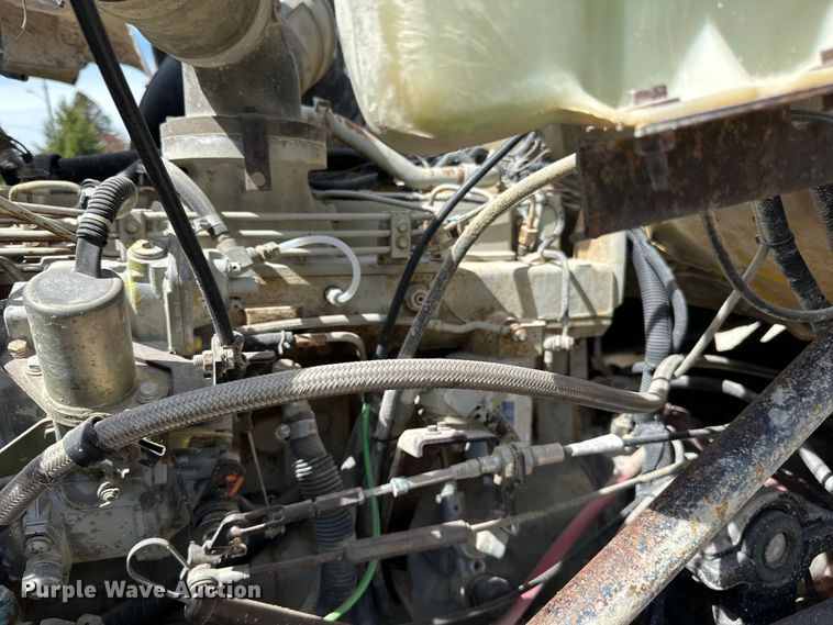 image for item DQ0811 1994 Ford  LT8000 dump truck