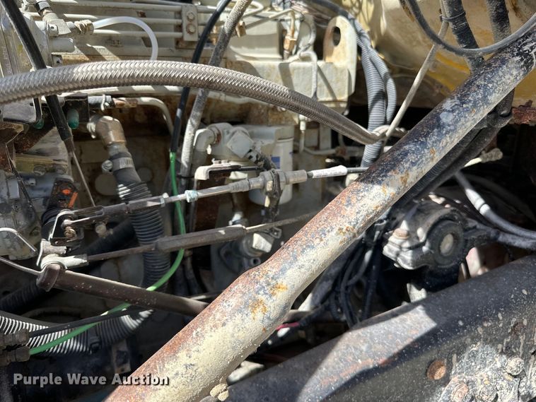 image for item DQ0811 1994 Ford  LT8000 dump truck