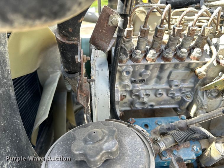 image for item DQ0811 1994 Ford  LT8000 dump truck