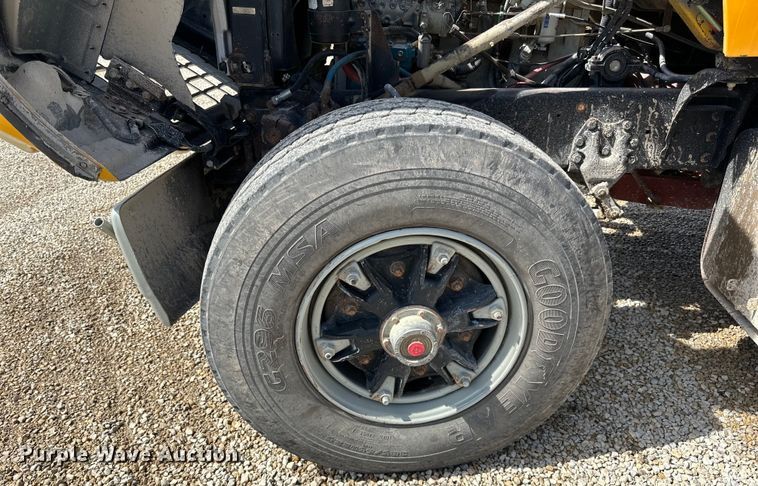 image for item DQ0811 1994 Ford  LT8000 dump truck