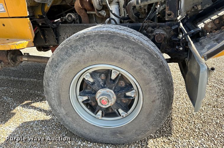 image for item DQ0811 1994 Ford  LT8000 dump truck