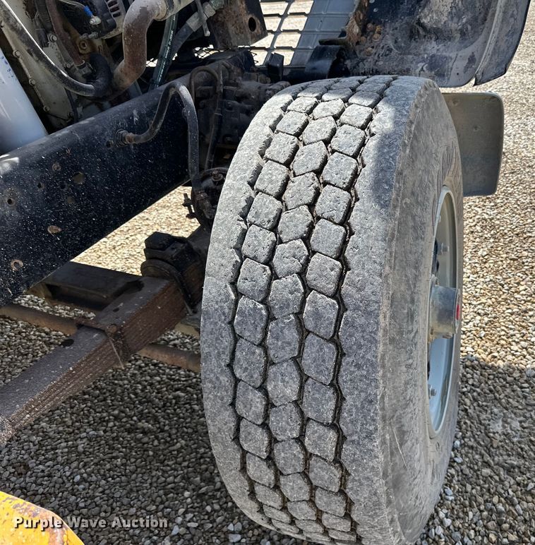 image for item DQ0811 1994 Ford  LT8000 dump truck